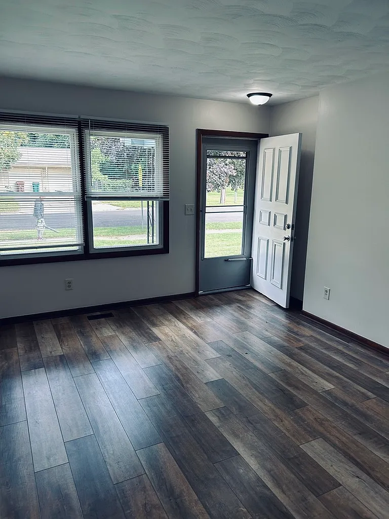 2 bed, 850 sqft, $1,175 — Photo 3