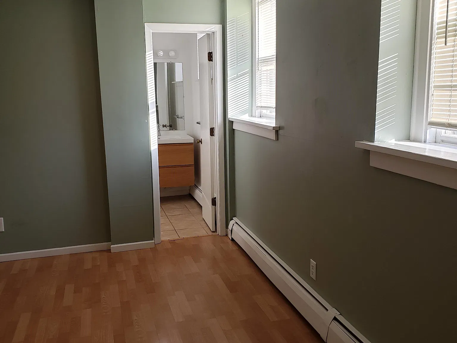 Studio, 300 sqft, $825 — Photo 4