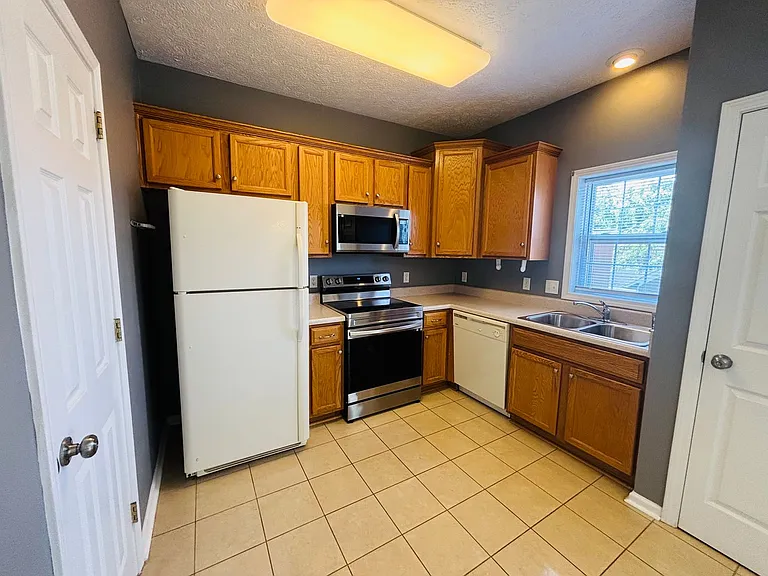 1626 Providence Blvd — Photo 4