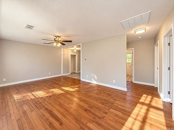 5th image of 809 Burton St