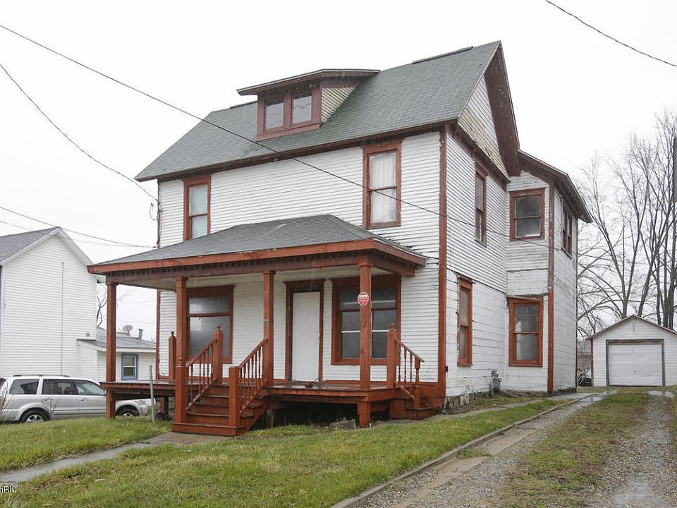 2nd image of 255 Main St