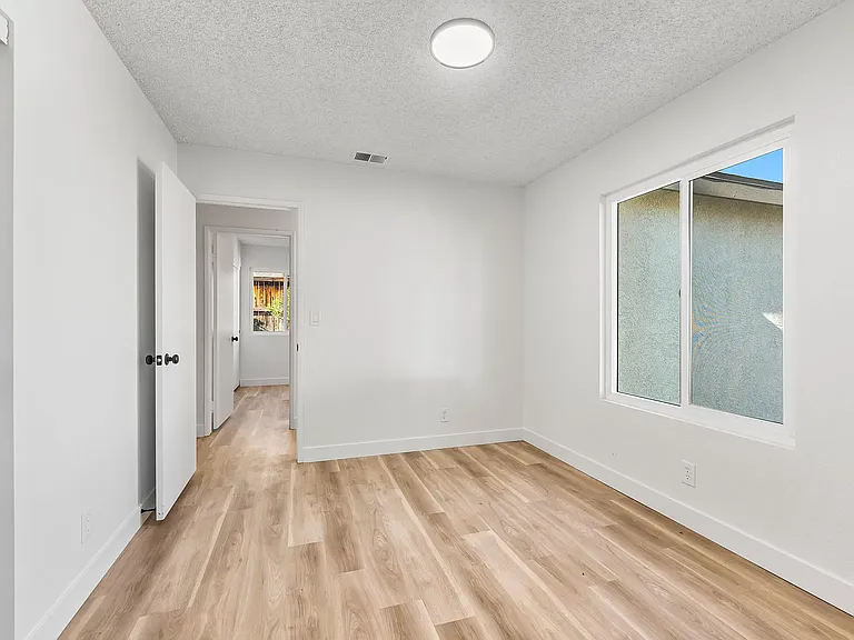 3817 Fernwood St — Photo 15