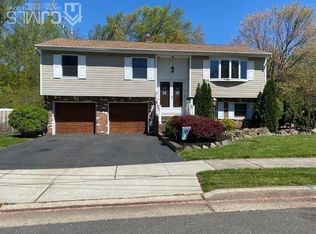 31 Clove Dr, Colonia, NJ 07067