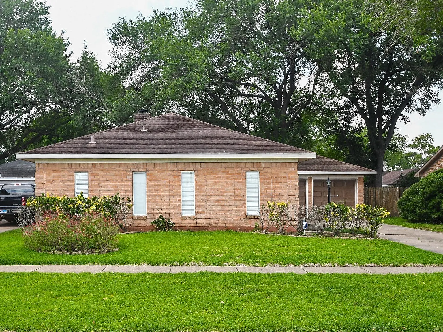 3 bed, 2.0 bath, 1746 sqft, $2,295 — Photo 1