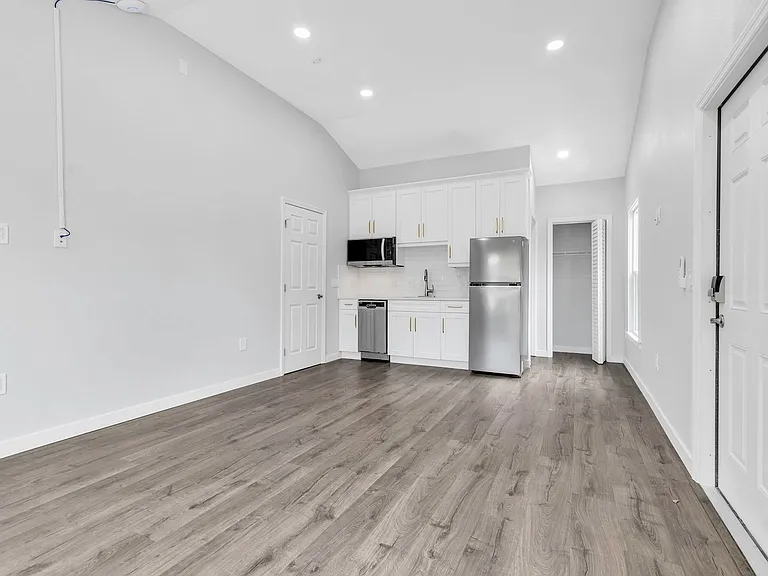 1156 Angle Rd — Photo 1