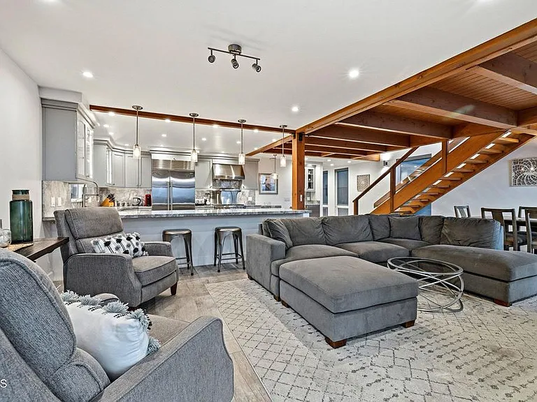 3373 Ocean Dr — Photo 13