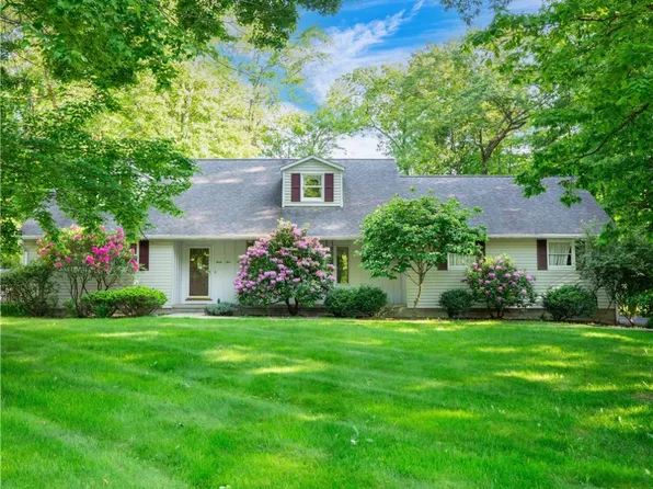 3460 Ridgewood Dr, Hermitage, PA 16148