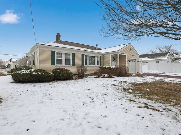 3rd image of 14 Caswell St