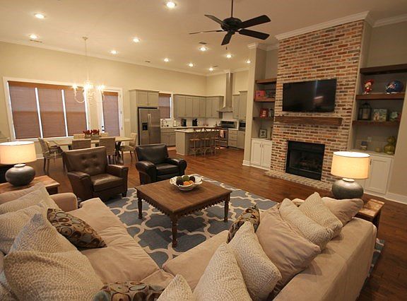 3rd image of 144 Oxford Creek Dr