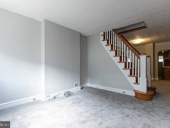 2nd image of 2549 E Dakota St