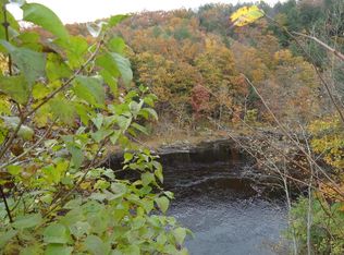 22 Tunxis Rd, Tariffville, CT 06081