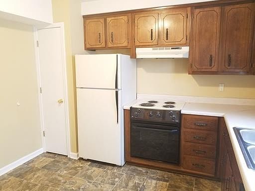 3rd image of 369 Peabody Dr APT 3
