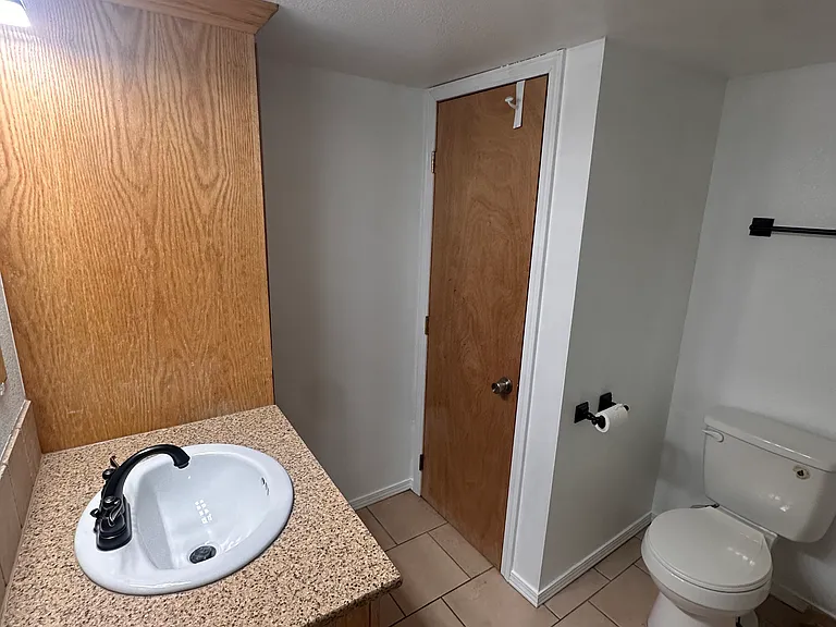 406 W South St — Photo 7