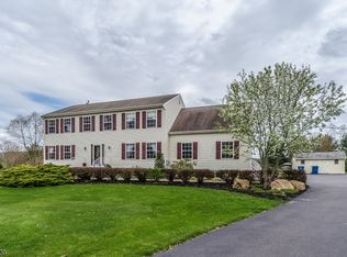6 Weston Dr, Pittstown, NJ 08867