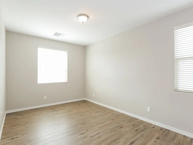 2252 S Osborn Ln — Photo 15