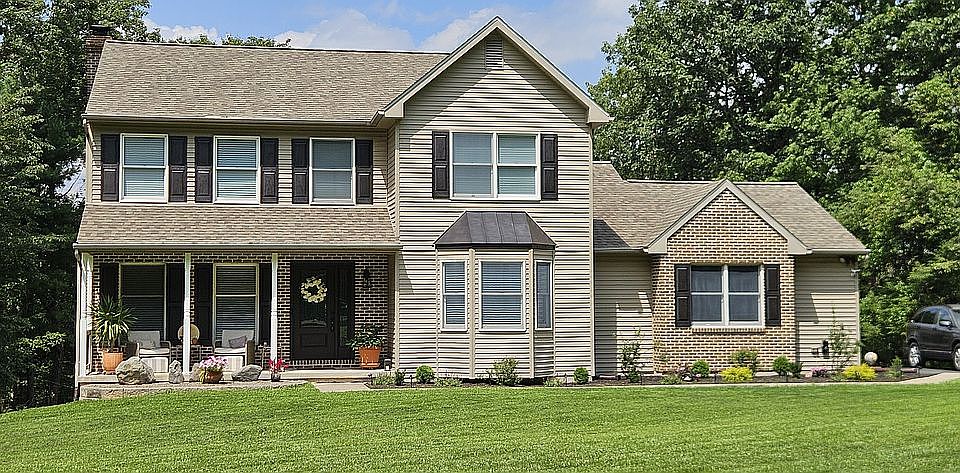 1st image of 227 Evergreen Ct