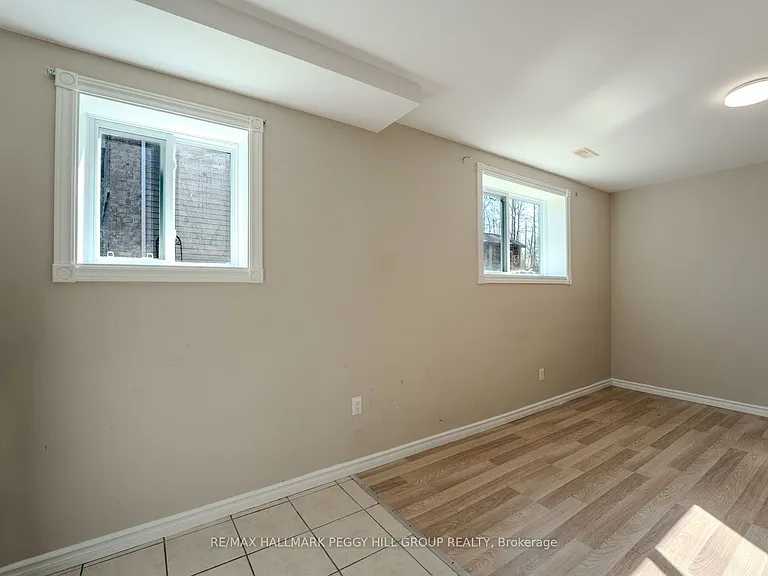 67 Iris Dr #LOWER — Photo 5