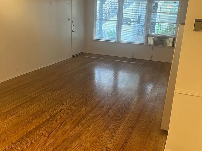 8366 Sargent Ave — Photo 4