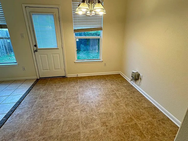 1914 Natalie Rose Dr — Photo 3