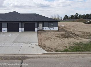 1631 Marilyn Way, Dickinson, ND 58601