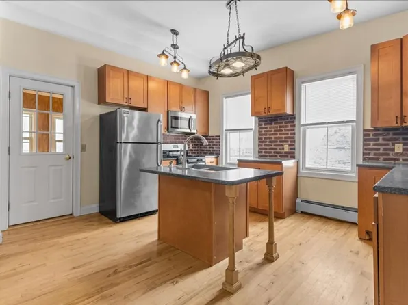 26 Cedar St, Burlington, VT 05401