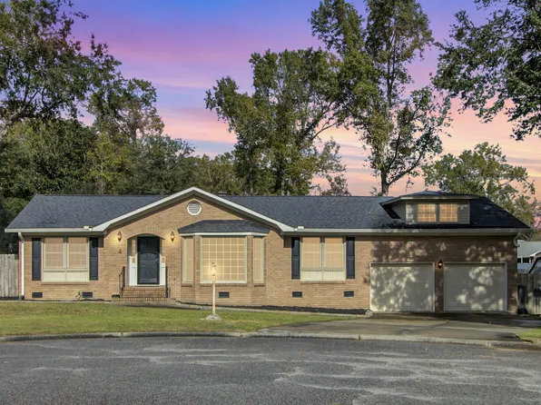 4 Lombardi Ln, Hanahan, SC 29410