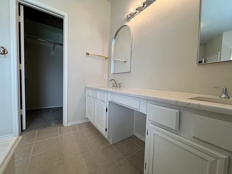 Double sinks with large counter