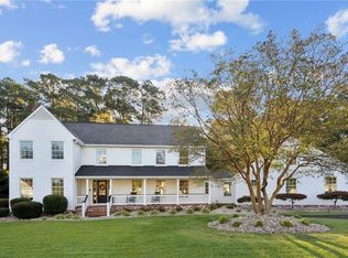 109 Kings Grant Dr, Yorktown, VA 23692