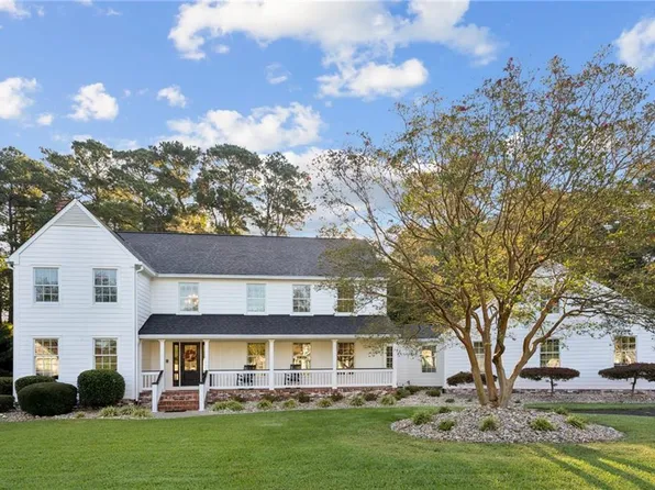 109 Kings Grant Dr, Yorktown, VA 23692