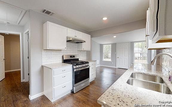 5th image of 318 Smallwood Dr
