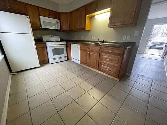 4th image of 508 Fox Chase Ct NW