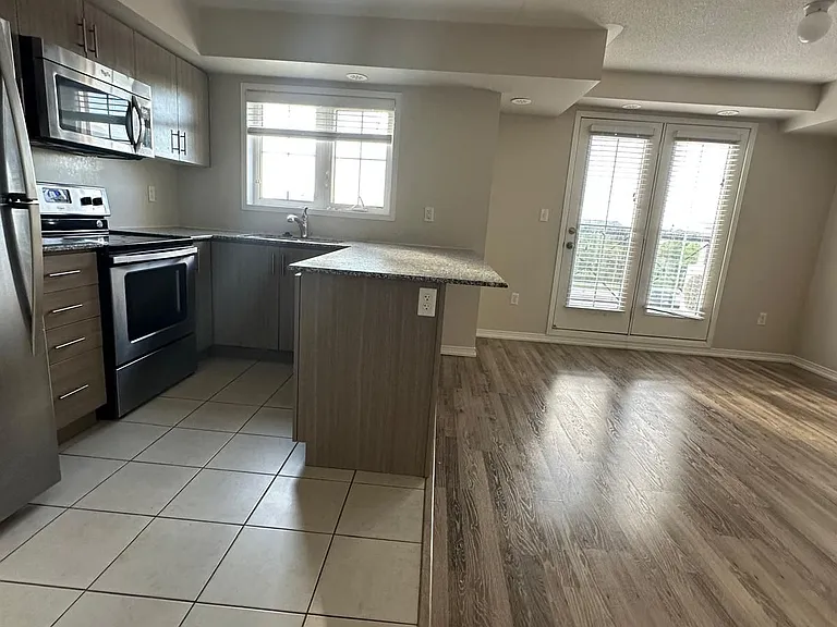 2504 Post Rd #10 — Photo 10