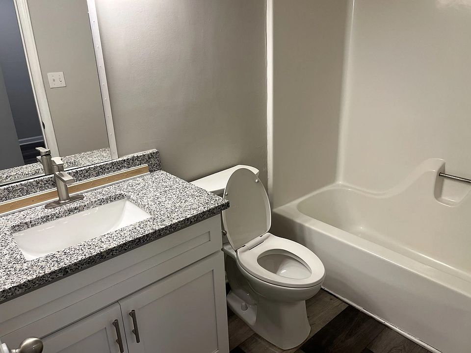 2nd image of 2622 Roeding Rd APT N