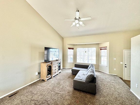 4th image of 89 Arapaho St