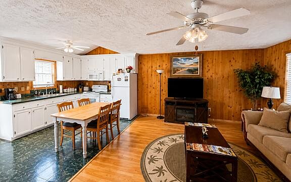 5th image of 1120 Dove Ln