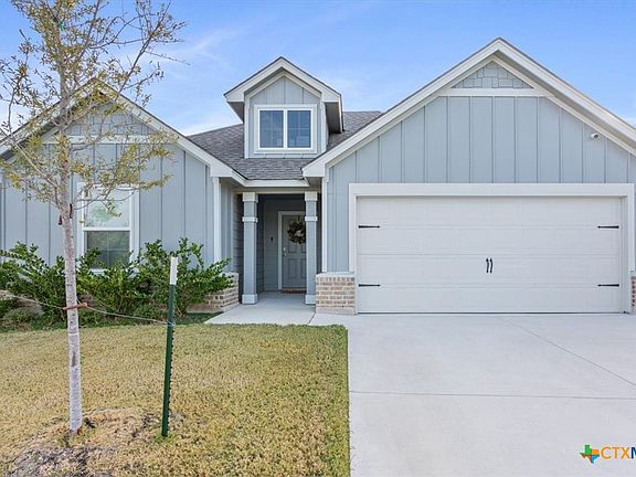 4th image of 1700 Cedrus Dr