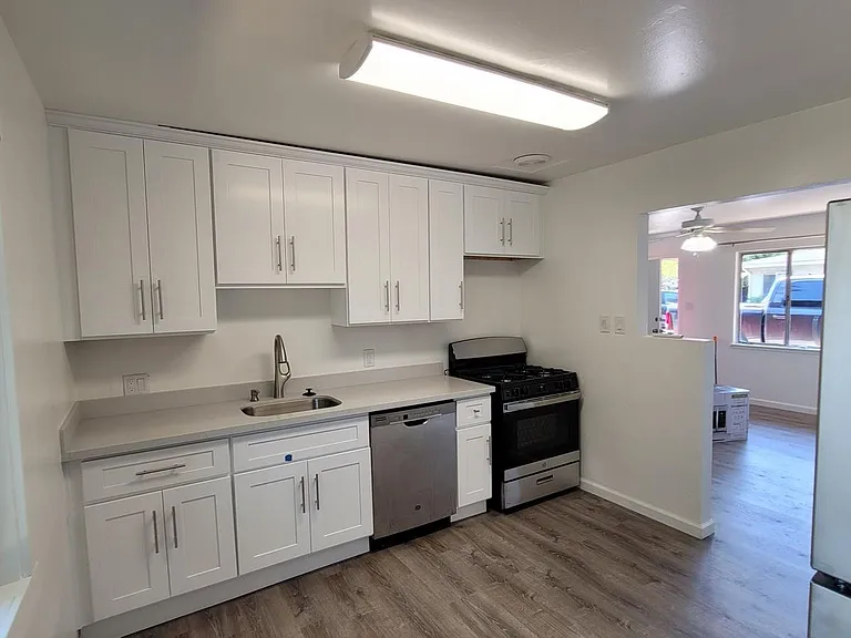 638 N Whisman Rd — Photo 12