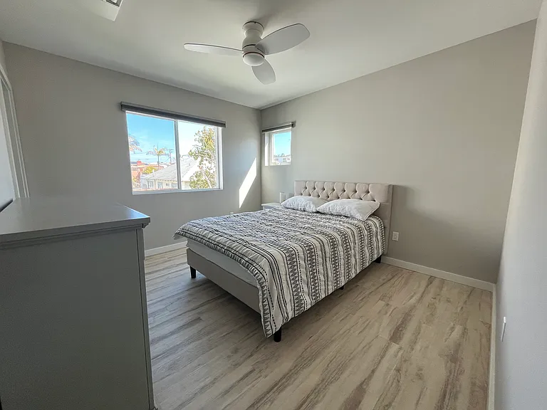 4649 Santa Monica Ave — Photo 28