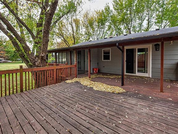 2nd image of 9475 NE 94th St