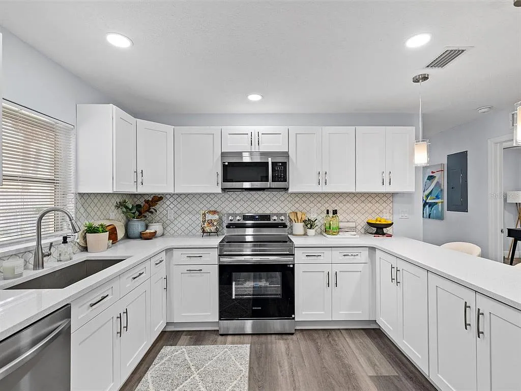 4 bed, 3.0 bath, 1586 sqft, $2,700 — Photo 2