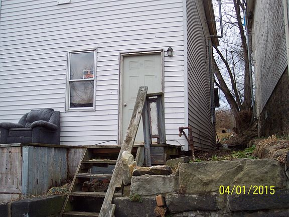 3rd image of 909 Florence St