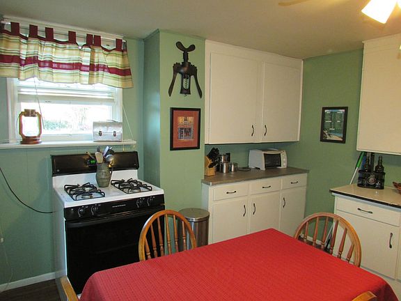 3rd image of 32 High St