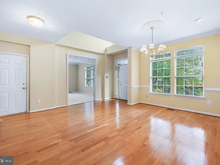 530 Limerick Cir — Photo 7