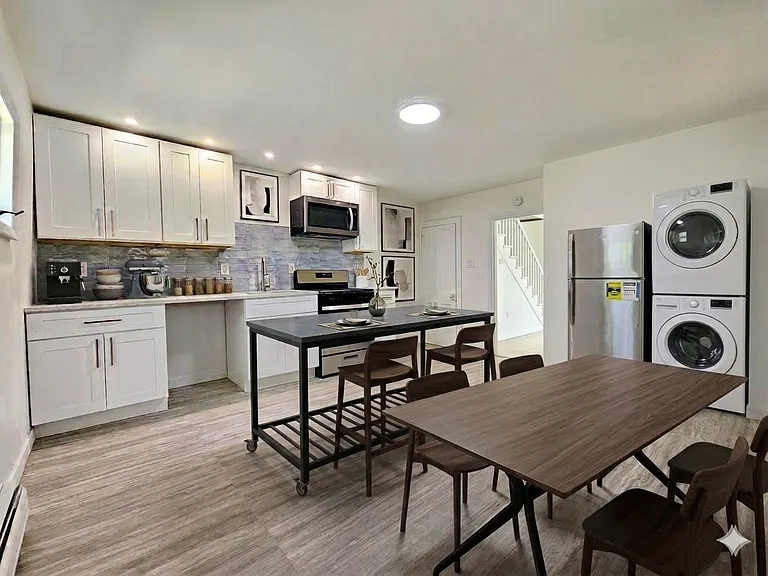 12 Franklin St — Photo 3