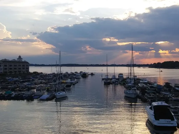 18883 Vineyard Point Ln, Cornelius, NC