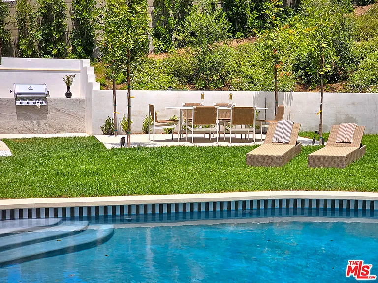 2288 Coldwater Canyon Dr — Photo 38