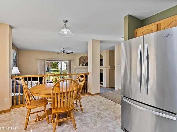 5th image of 700 SE Melrose Dr