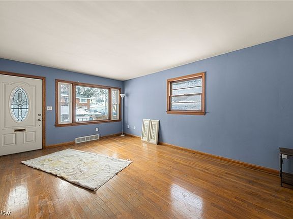 5th image of 88 E Dresden Ave
