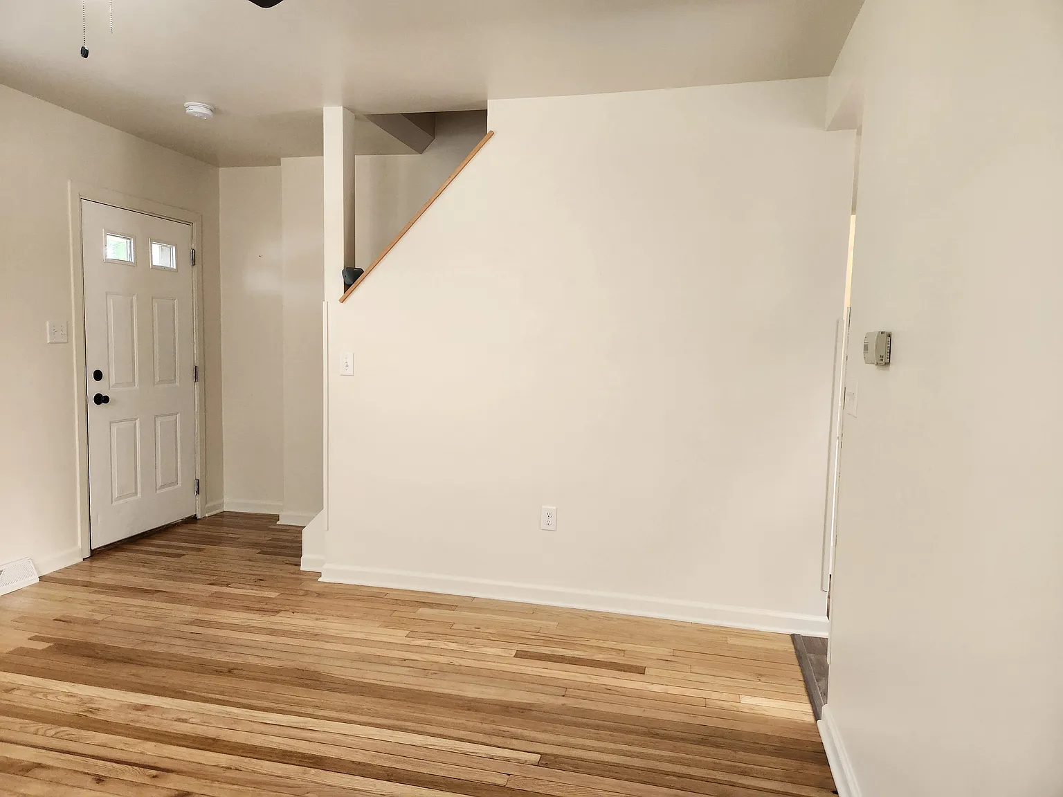 2 bed, 900 sqft, $1,400 — Photo 3