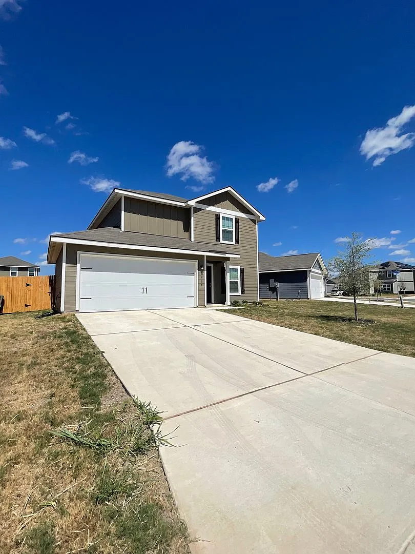 Move Soon! Corner-Lot 3-Bedroom Home in Luckey Ranch | Modern Kitchen + 2-Car Garage — Photo 2